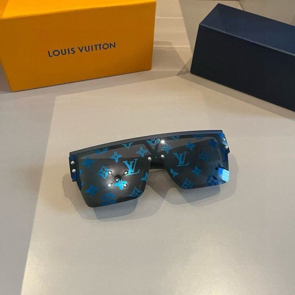 🌞Louis Vuitton Sunglasses - Picture 7 of 9